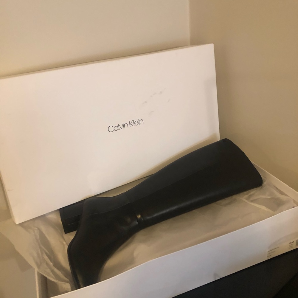 Calvin Klein Frieda Cow Silk 8M *Worn once*